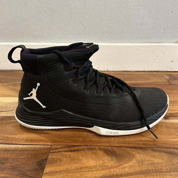 Jordan Zoom Basketball Shoes - Picture 3 of 11